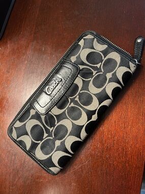 Coach Ashley Black & Khaki Signature Zip Wallet
